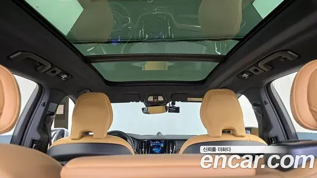 Volvo XC60 2022 — Şəkil 16/20