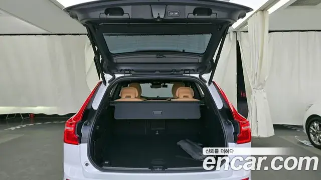 Volvo XC60 2022 — Şəkil 7/20
