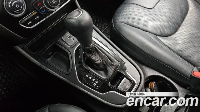Jeep Cherokee 2021 — Фото 7/20