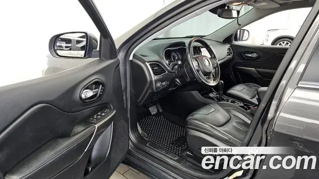 Jeep Cherokee 2021 — Фото 8/20