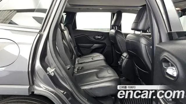 Jeep Cherokee 2021 — Фото 11/20
