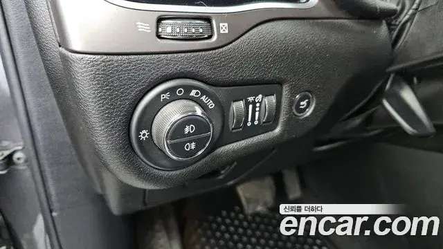 Jeep Cherokee 2021 — Фото 17/20