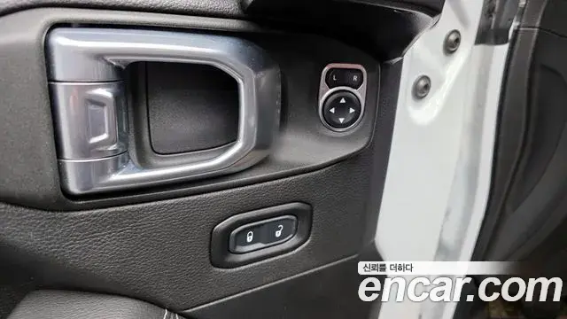 Jeep Wrangler 2021 — Photo 1/20