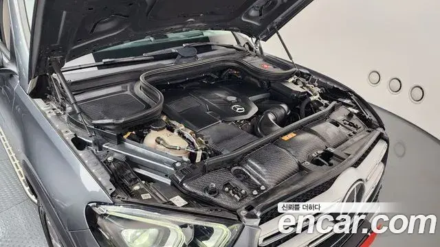 Mercedes-Benz GLE-Class 2021 — Photo 6/20