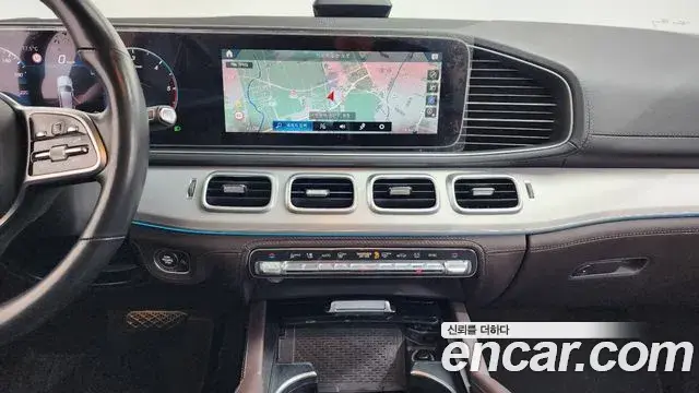 Mercedes-Benz GLE-Class 2021 — Photo 12/20