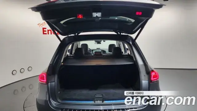 Mercedes-Benz GLE-Class 2021 — Photo 15/20