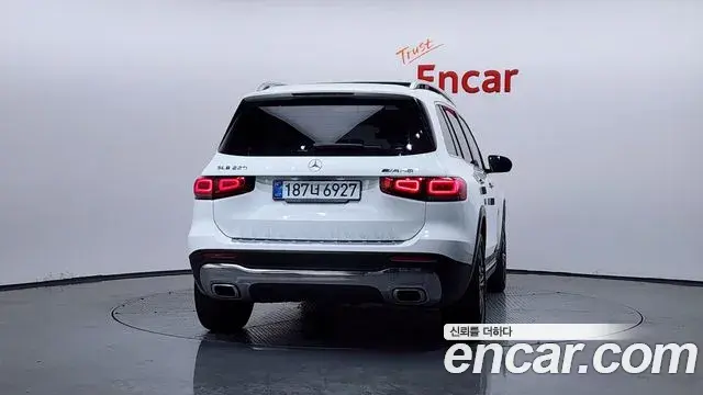 Mercedes-Benz GLB-Class 2021 — ფოტო 11/20