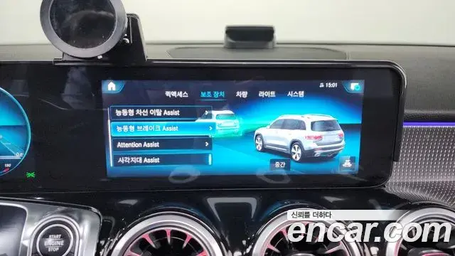 Mercedes-Benz GLB-Class 2021 — ფოტო 13/20