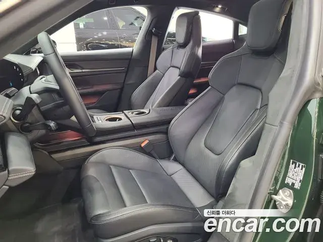 Porsche Taycan 2024 — ფოტო 6/20