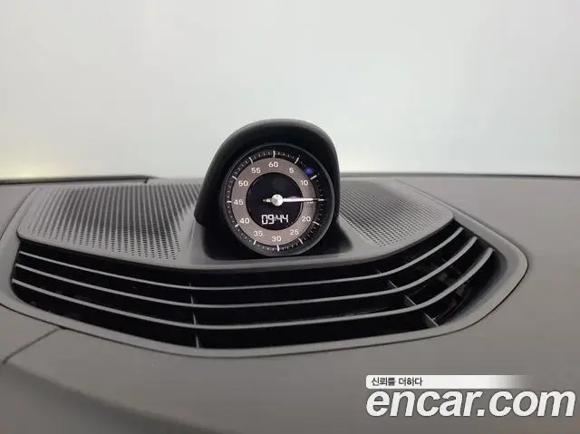 Porsche Taycan 2024 — ფოტო 8/20