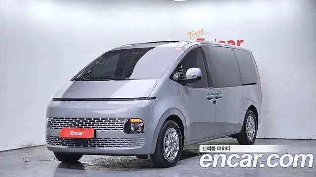 Hyundai Staria 2025 — Photo 2/20