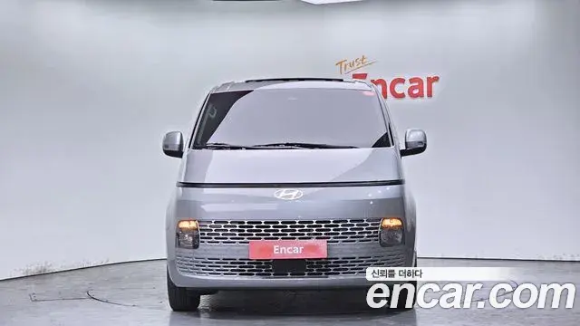 Hyundai Staria 2025 — Photo 15/20