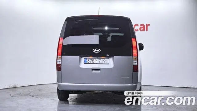 Hyundai Staria 2025 — Photo 3/20