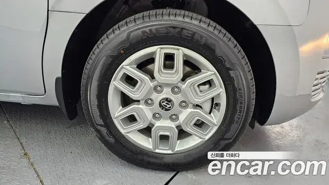 Hyundai Staria 2025 — Photo 16/20