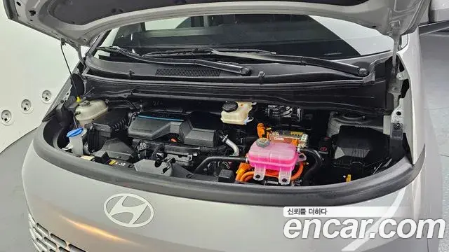 Hyundai Staria 2025 — Photo 17/20
