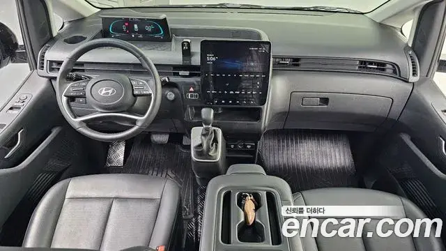 Hyundai Staria 2025 — Photo 6/20