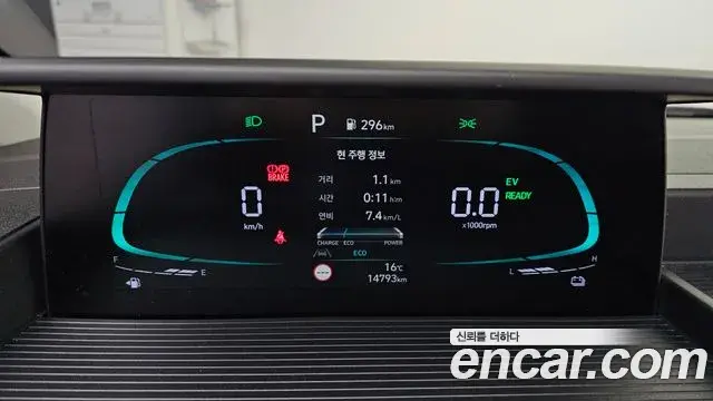 Hyundai Staria 2025 — Photo 13/20