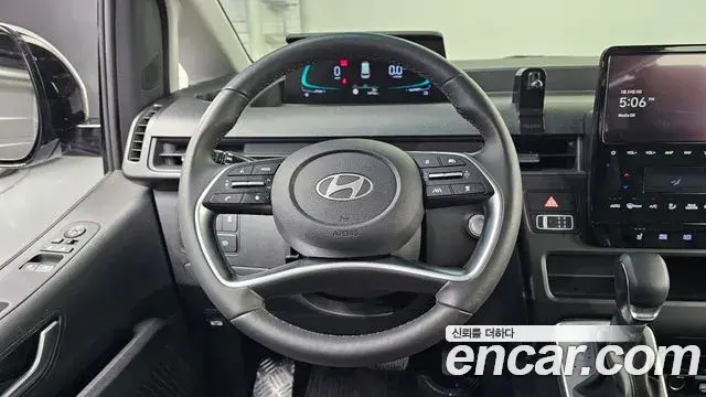 Hyundai Staria 2025 — Photo 4/20