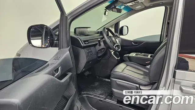 Hyundai Staria 2025 — Photo 11/20