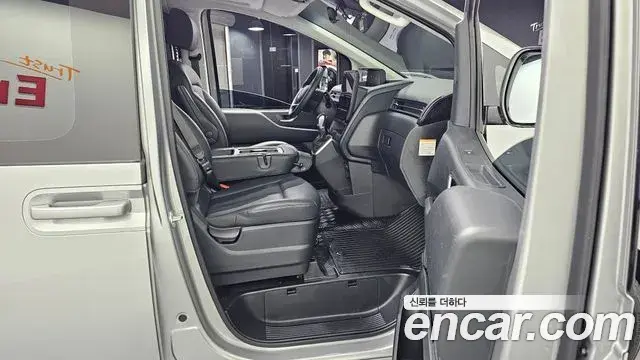 Hyundai Staria 2025 — Photo 20/20