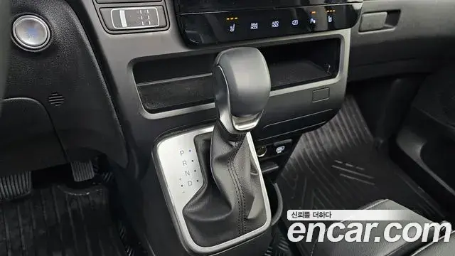 Hyundai Staria 2025 — Photo 9/20