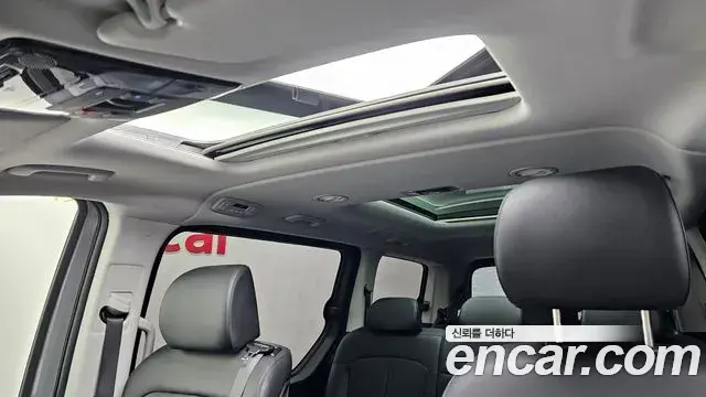 Hyundai Staria 2025 — Photo 14/20