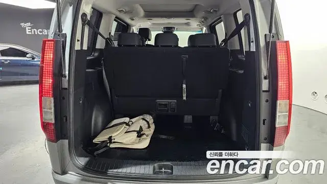 Hyundai Staria 2025 — Photo 10/20