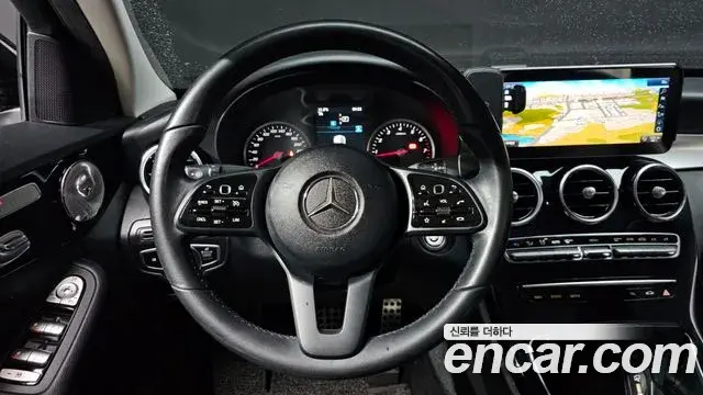 Mercedes-Benz C-Class 2019 — Photo 10/20