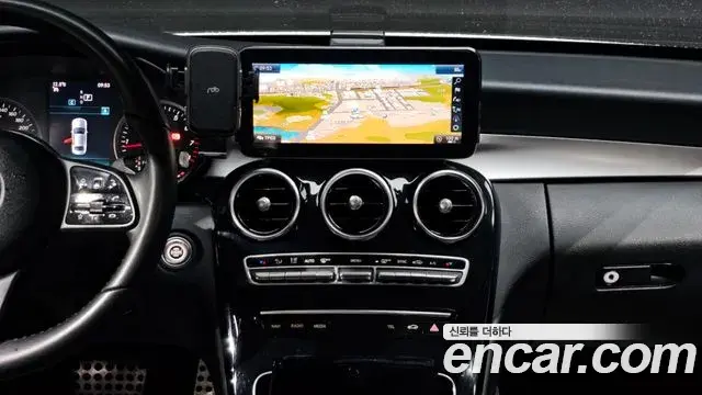 Mercedes-Benz C-Class 2019 — Photo 18/20