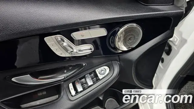Mercedes-Benz C-Class 2019 — Photo 15/20