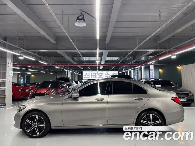 Mercedes-Benz C-Class 2019 — Photo 6/20