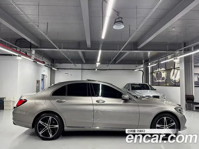 Mercedes-Benz C-Class 2019 — Photo 12/20