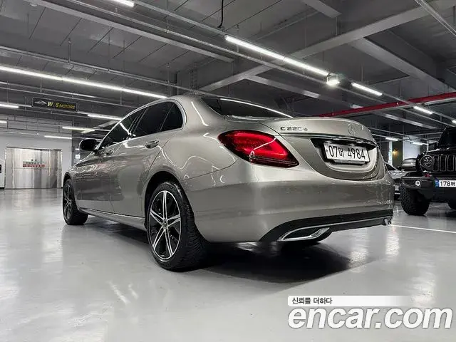 Mercedes-Benz C-Class 2019 — Photo 9/20
