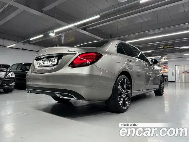Mercedes-Benz C-Class 2019 — Photo 7/20