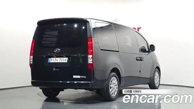 Hyundai Staria 2023 — Фото 2/20