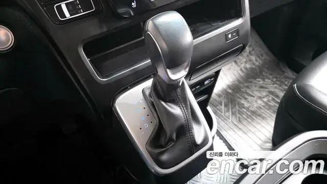 Hyundai Staria 2023 — Фото 9/20