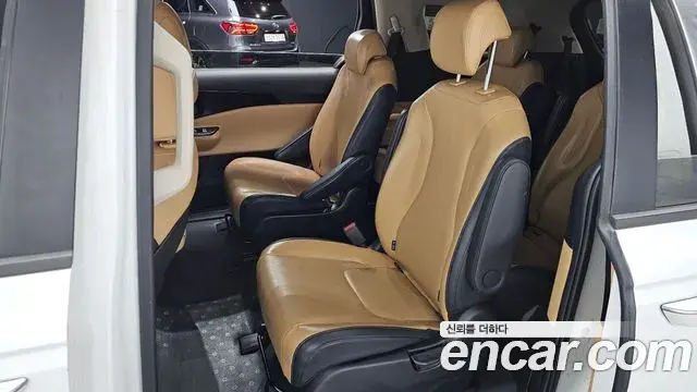 Kia Carnival 2023 — Şəkil 16/20