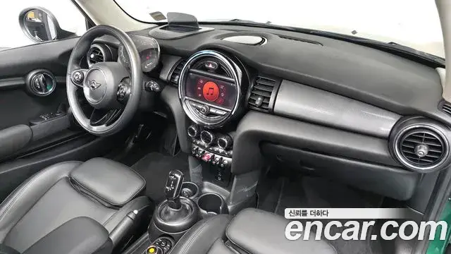 Mini Cooper 2021 — Photo 7/20