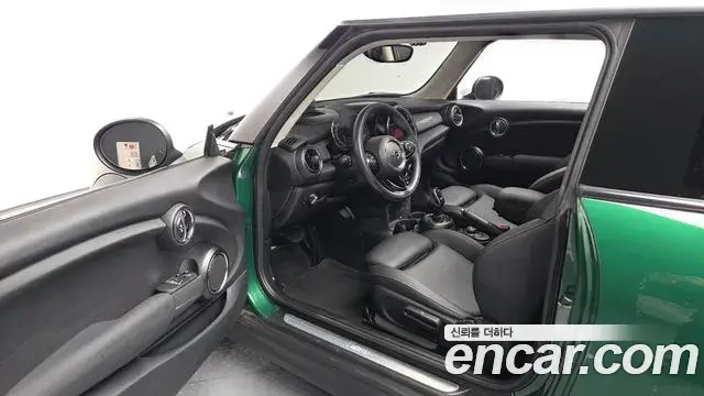 Mini Cooper 2021 — Photo 10/20