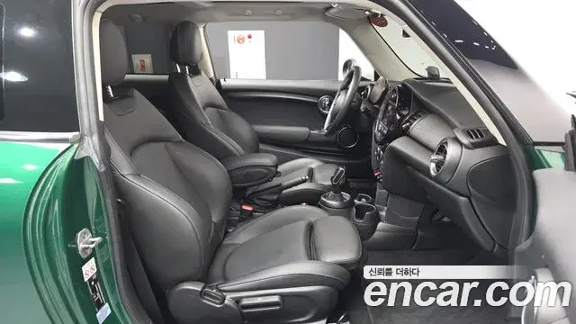 Mini Cooper 2021 — Photo 11/20