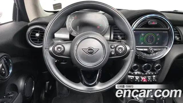 Mini Cooper 2021 — Photo 13/20