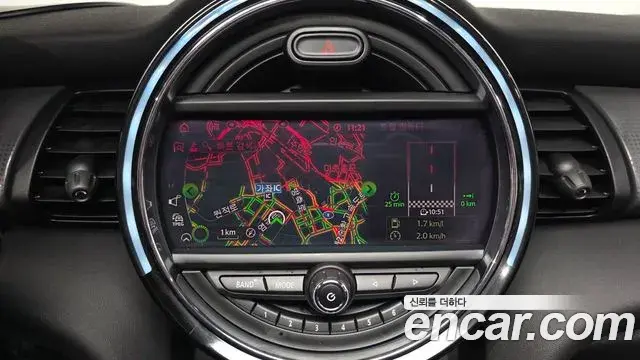 Mini Cooper 2021 — Photo 15/20