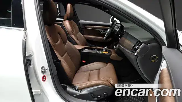 Volvo S90 2021 — Photo 18/20