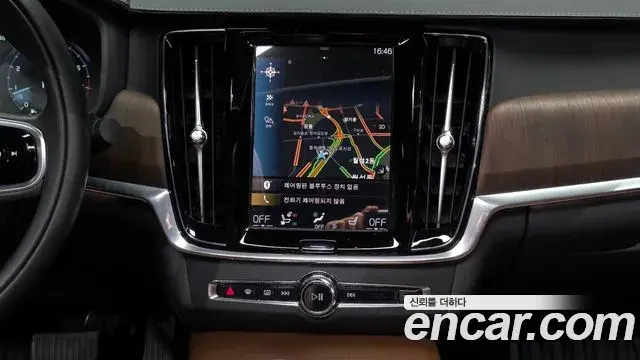 Volvo S90 2021 — Photo 8/20