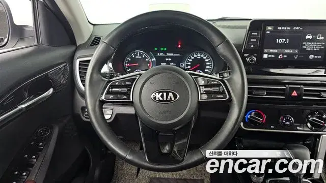 Kia Seltos 2020 — Фото 13/20