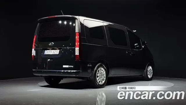 Hyundai Staria 2023 — Фото 2/20
