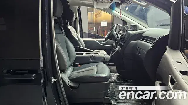 Hyundai Staria 2023 — Фото 10/20