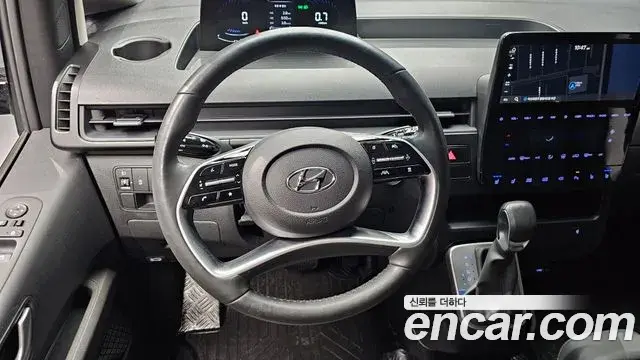 Hyundai Staria 2023 — Фото 13/20