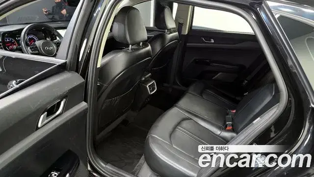 Kia K5 2021 — Şəkil 17/20