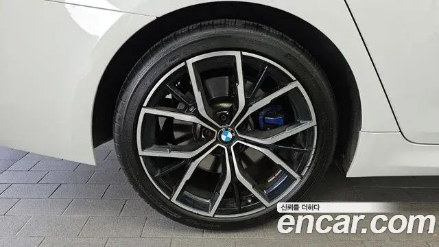 BMW 5 Series 2023 — Şəkil 10/20